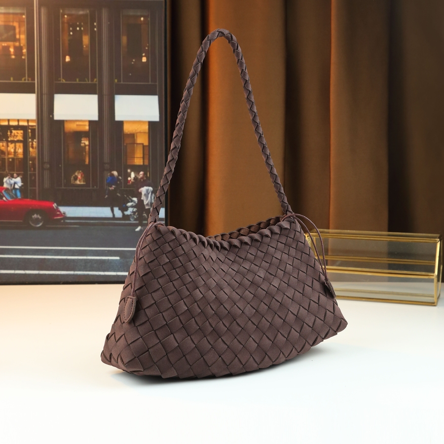 Mindia Handbag full outfit