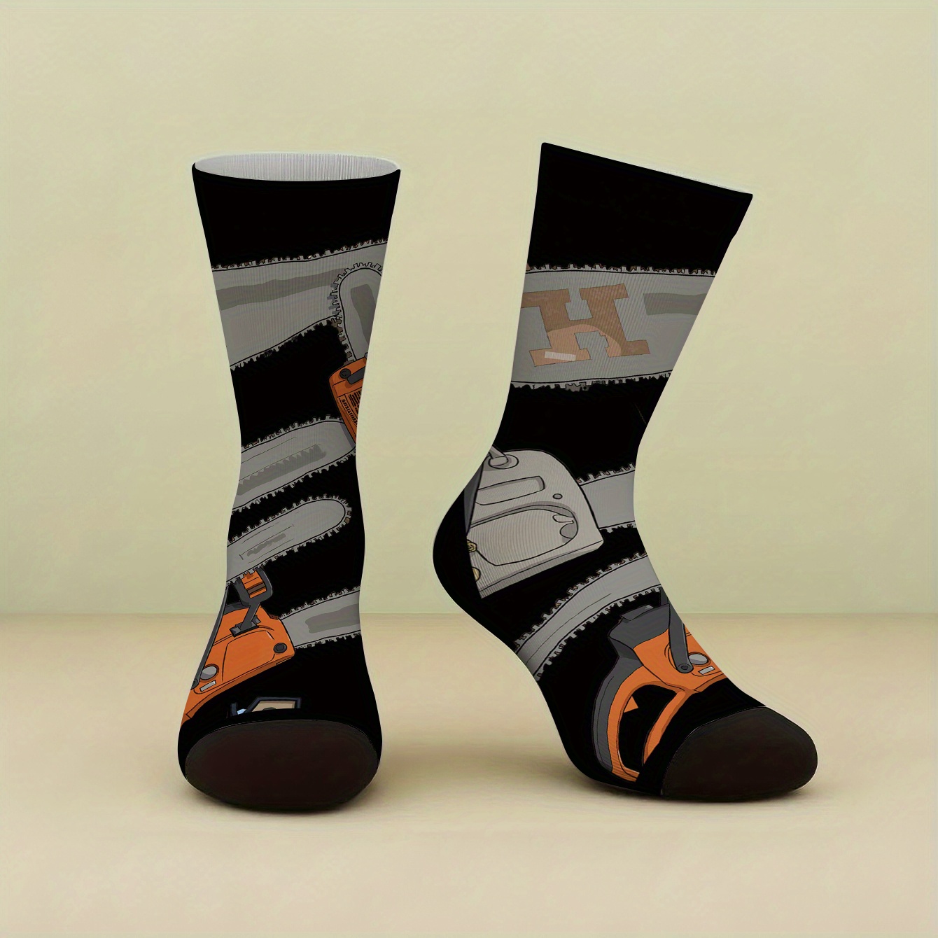 TEMU Ein Paar bedruckte Mid-Calf-Socken mit verschiedenen Kettensägen-Designs, hochwertige Damensocken, stylische und bequeme Herrensocken für Herbst