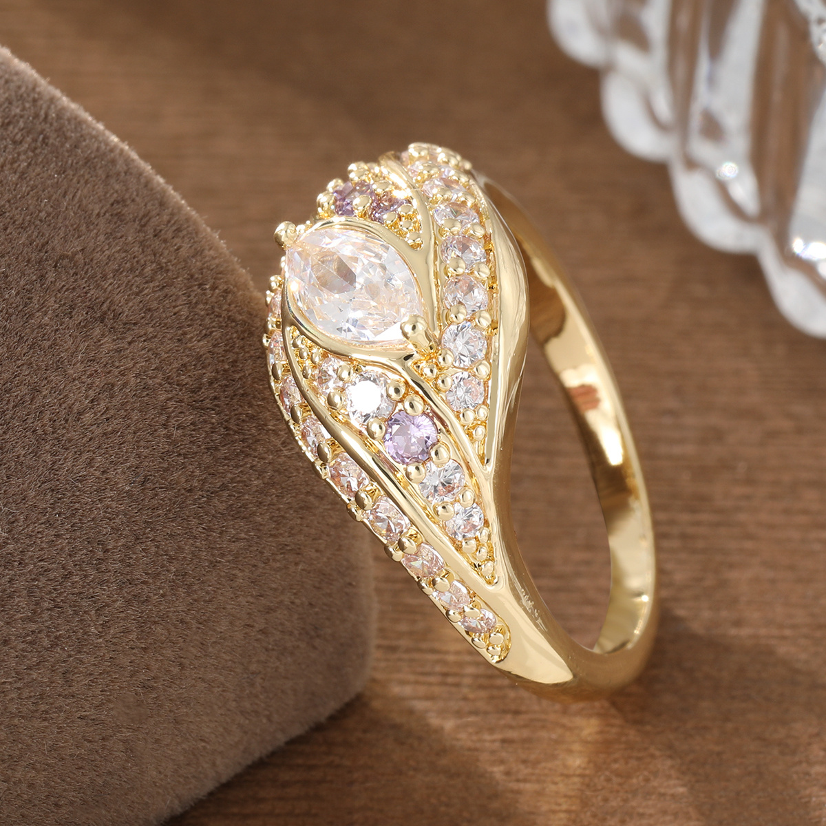 Women's Vintage Two-Tone Wave Pattern Synthetic Zirconia Ring