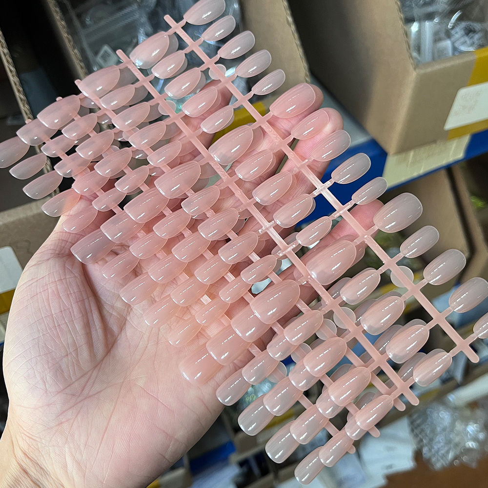 E-shop 150 Stück Nude Kurze Mandel Falsche Nägel Vollständige Abdeckung Acryl Fake Nails Tips Verlängerung für Frauen Künstliche Glänzende Tragbare