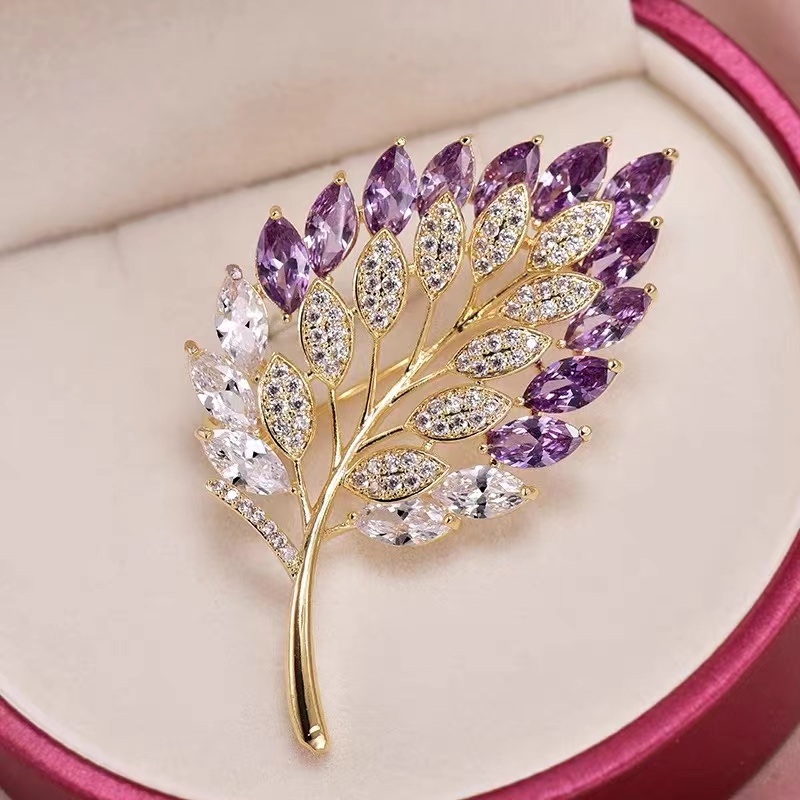 TEMU 1pc 18k Golden-plated Classic Openwork Leaf Brooch With Gift Box, Suitable For Christmas, Valentine's Day, And Gifting