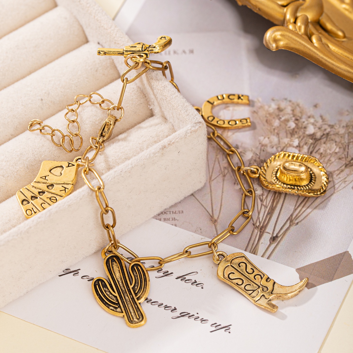 Western-style Multi-element Pendant Square Clasp Chain Bracelet