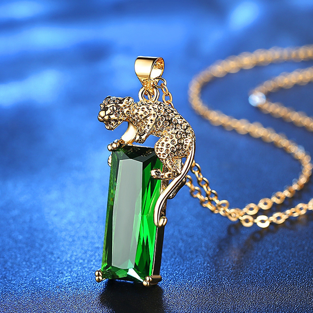 TEMU 1pc Leopard Pendant/synthetic /niche Design Necklace/high-end Feel Jewelry Necklace Women/ Design/suitable For Valentine's Day/easter Essential
