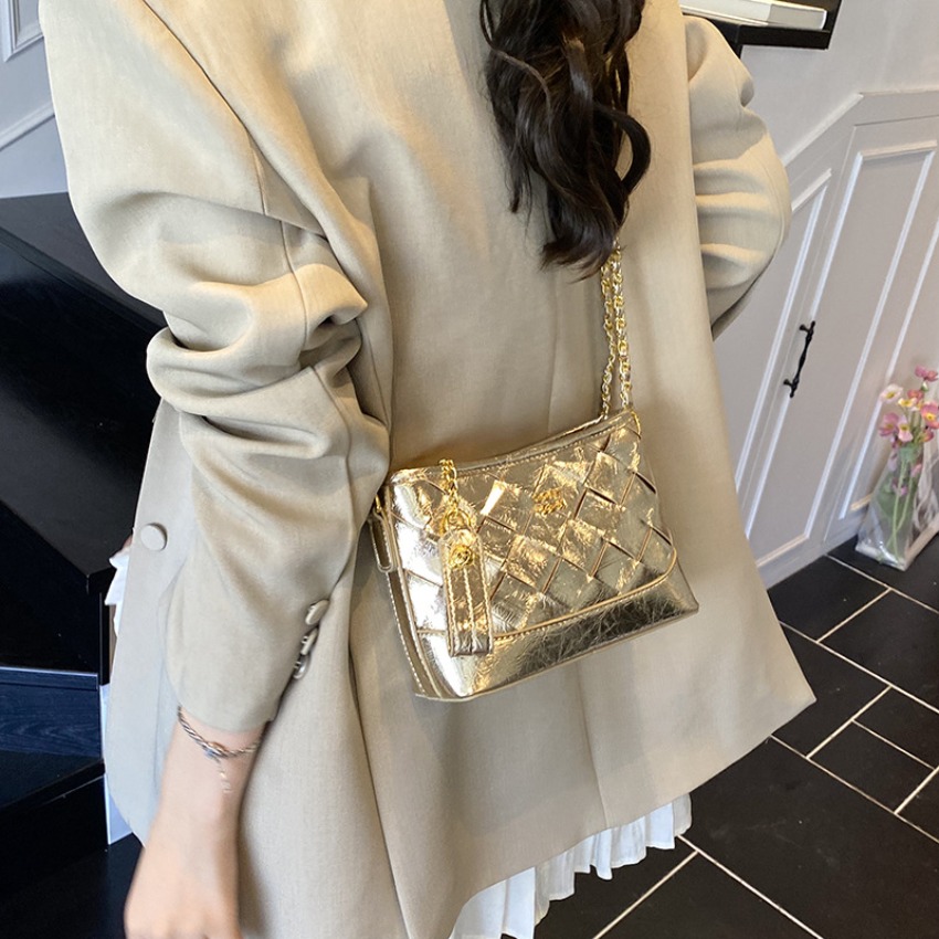 Image of Rhombus Woven Bag, Bucket Bag, New Chain Stray Bag, Messenger Bag, Women', Textured -style Shoulder Bag, Woven Hand Bag.