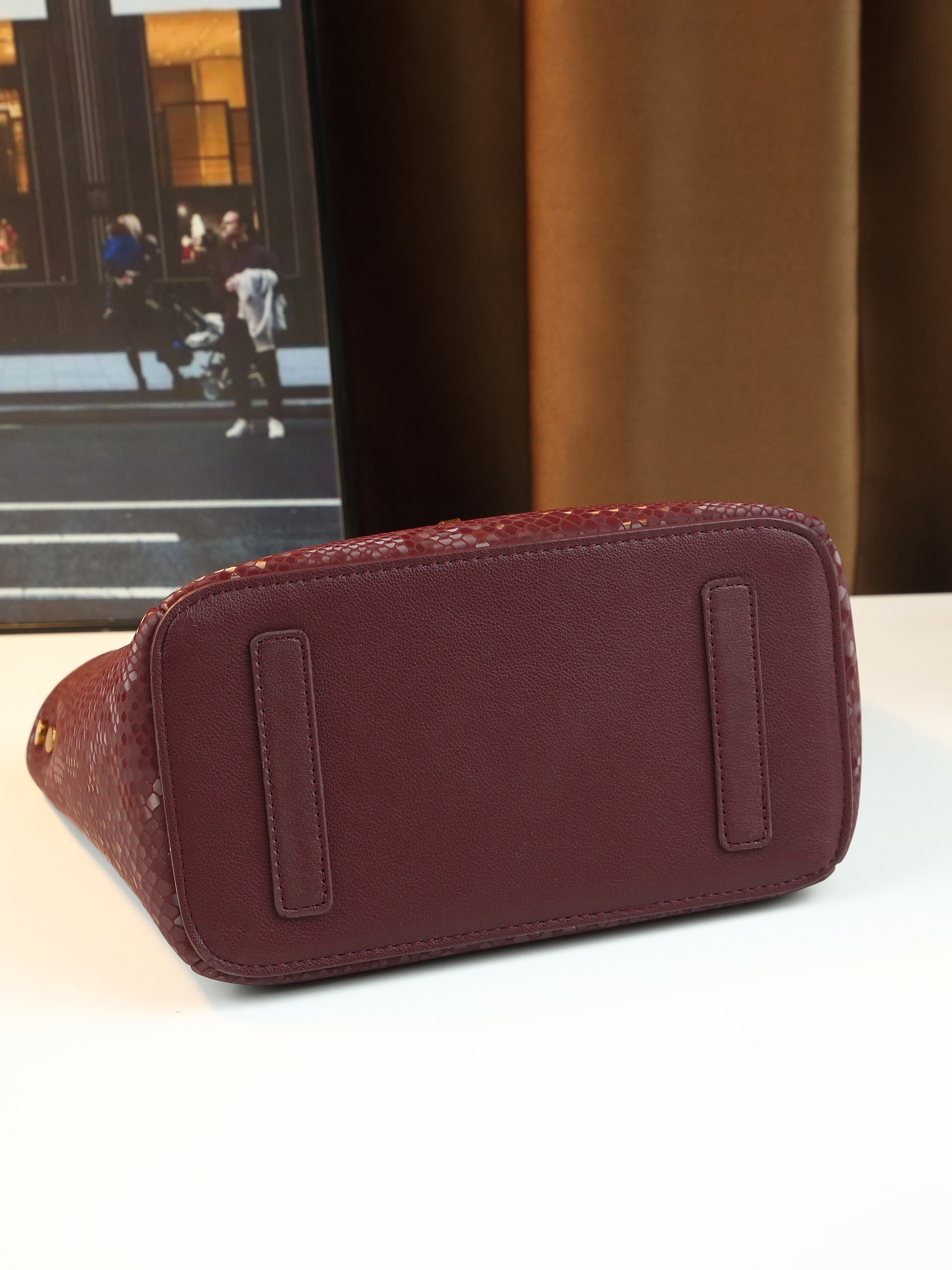 Coffee Gradient Snake Print Bucket Bag styled 1