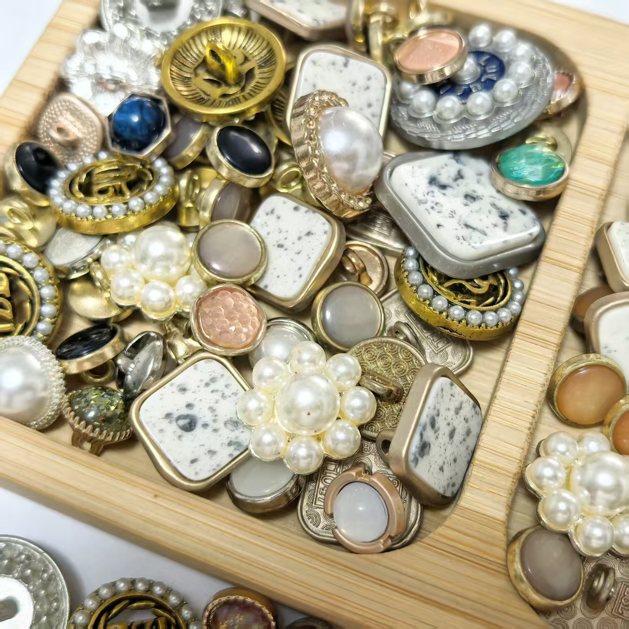 TEMU 30pcs Metal Buttons, Random Styles, Vintage Metal Button Set, Decorative Novelty Fasteners, Metal Fashion Buttons, Fashion Styles Mixed, Square