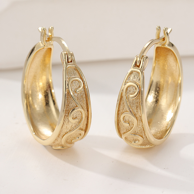TEMU Pendientes de aro ancho con diseño de rollo en relieve en tono dorado, pendientes huggie de vintage, joyería retro de lujo