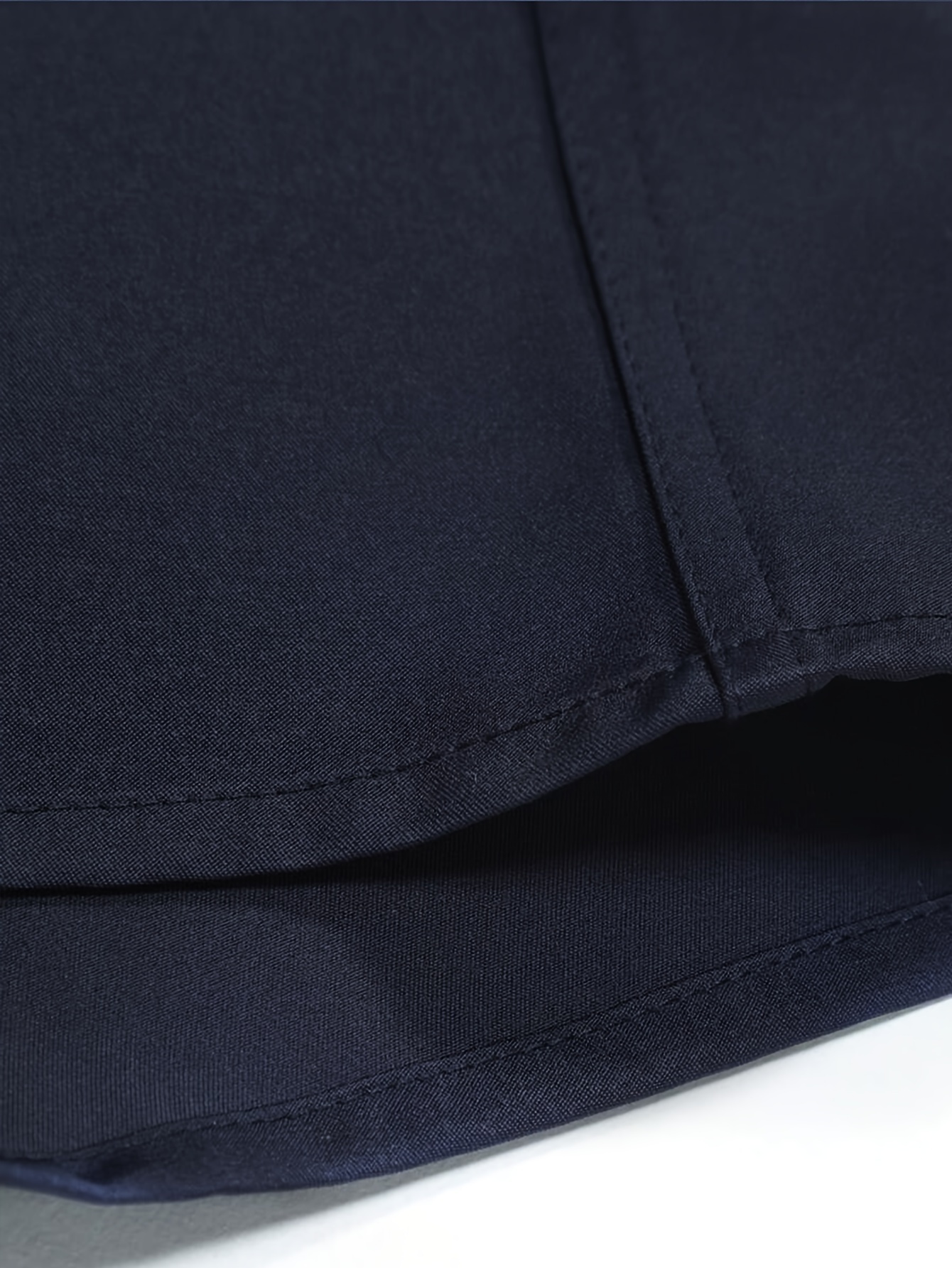 Camisa negra de manga larga para hombre con diseño geométrico - Corte ajustado, material de poliéster ligero, ideal para eventos casuales o formales, top versátil | Look elegante | Tacto suave