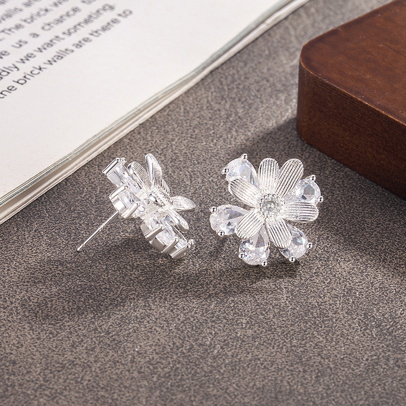 Women's Exquisite Double-layer Zirconium Flower Ear Studs
