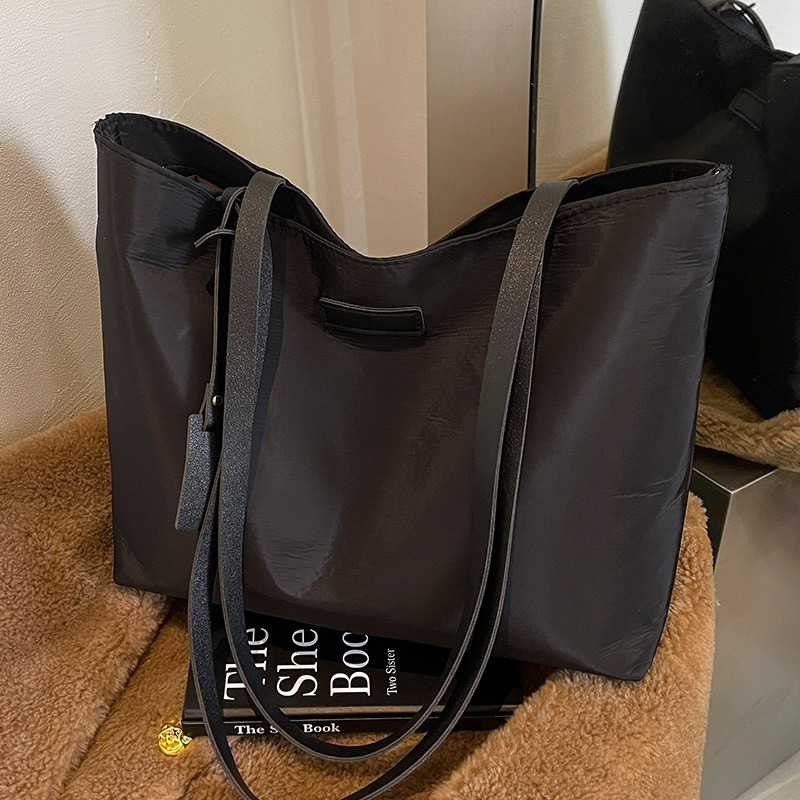 

Korean Style Nylon Tote Bag, Large Capacity Casual Shoulder Bag, Simple Commuter Tote, With Zipper Closure, For Work Or School - Hand Washable