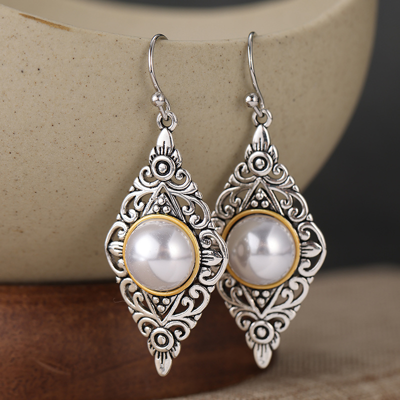 Women's Vintage Diamond-Shaped Hollow Carved Ear Hooks