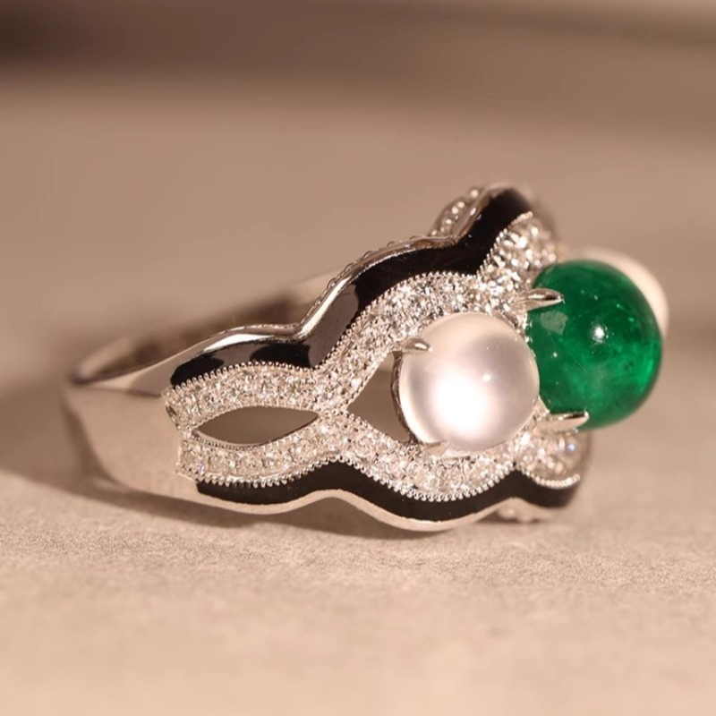 Women's Vintage Luxury Three Stone Synthetic Zirconia Ring