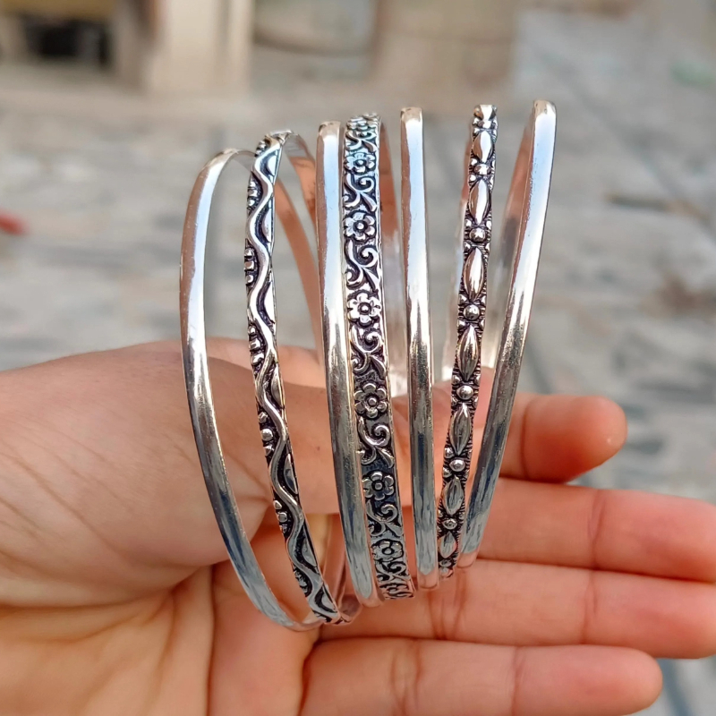 TEMU Ensemble de 7 bracelets pour femmes, style bohème tendance et élégant, mode vintage, bracelets en métal lisse et brillant avec motif floral et ,
