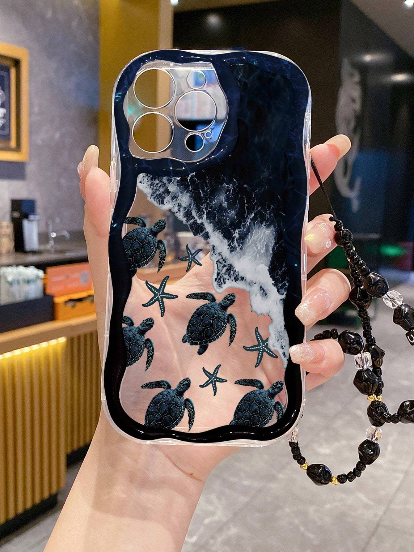 Beach Starfish And Sea Turtle Pattern Wave Gradient Painting Shockproof Phone Case with Handmade Beaded Bracelet, Compatible with Iphone 16, 15, 14, 13, 12 And 11 Pro Models, Made of TPU Protective Material. Ideal Choice for Family, Friends, Young People, Birthdays, Festivals, Boyfriends, Girlfriends And Valentine'S Day Gifts