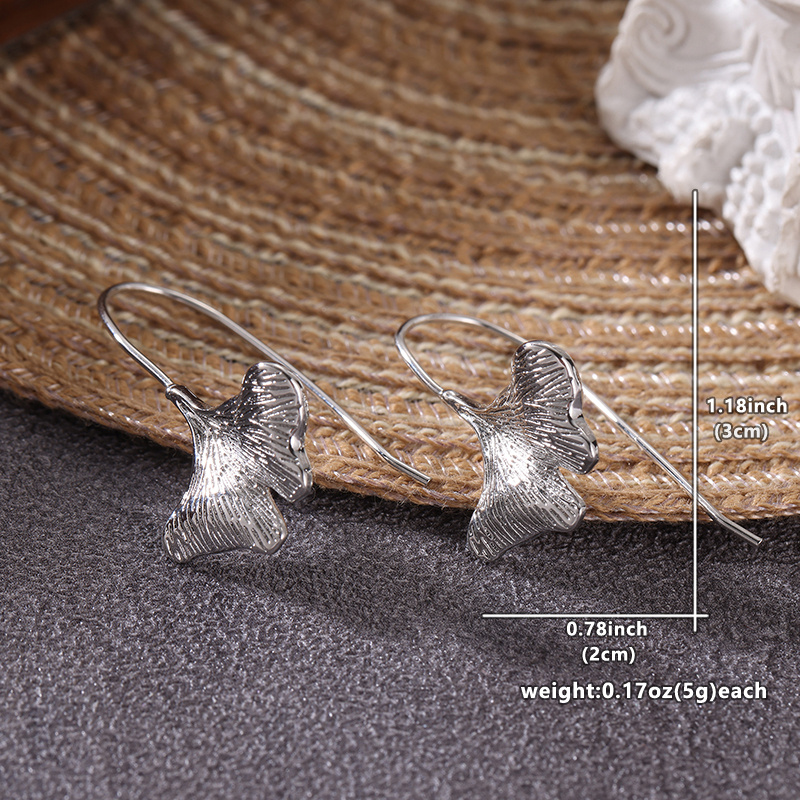 Vintage-Style Leaf-Shaped Pendant Earrings for Daily Wear