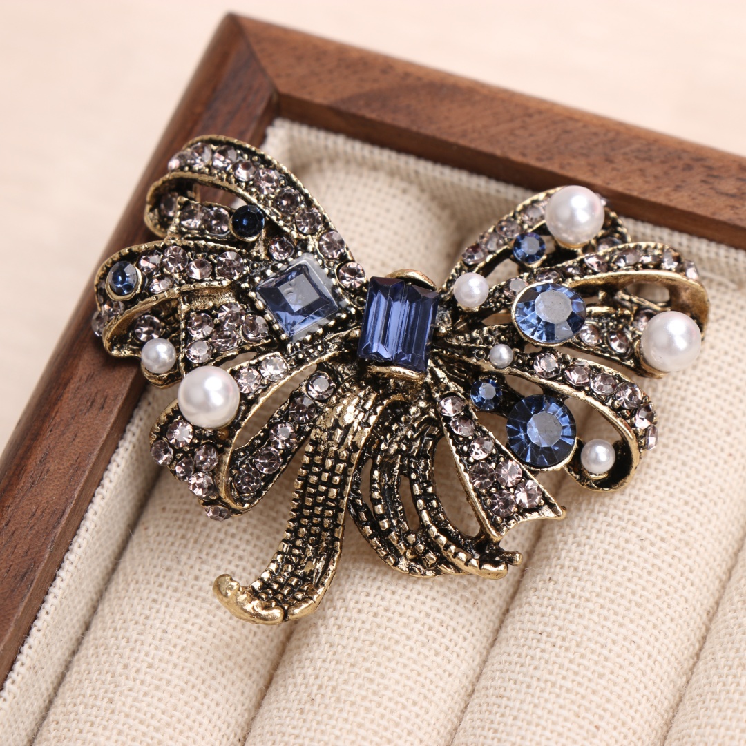 Image of Oesdphs Baroque Luxury Brooch Pin - Elegant With & Gemstones, Alloy, Perfect For Weddings, Holidays, And Parties, Wedding Accessory | Elegant Brooch | Alloy Pin