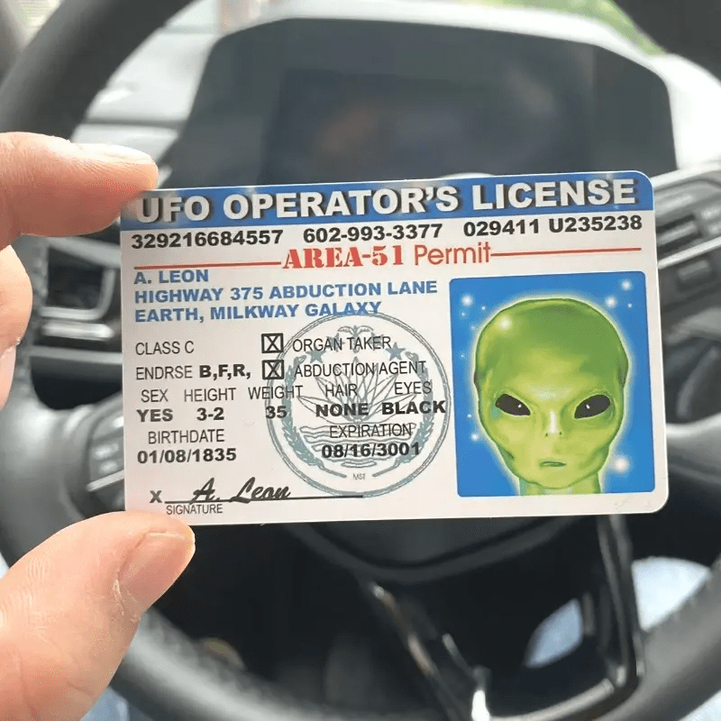 

UFO 'S License. Cartes amusantes, jeux de rôle, accessoires, cadeaux originaux