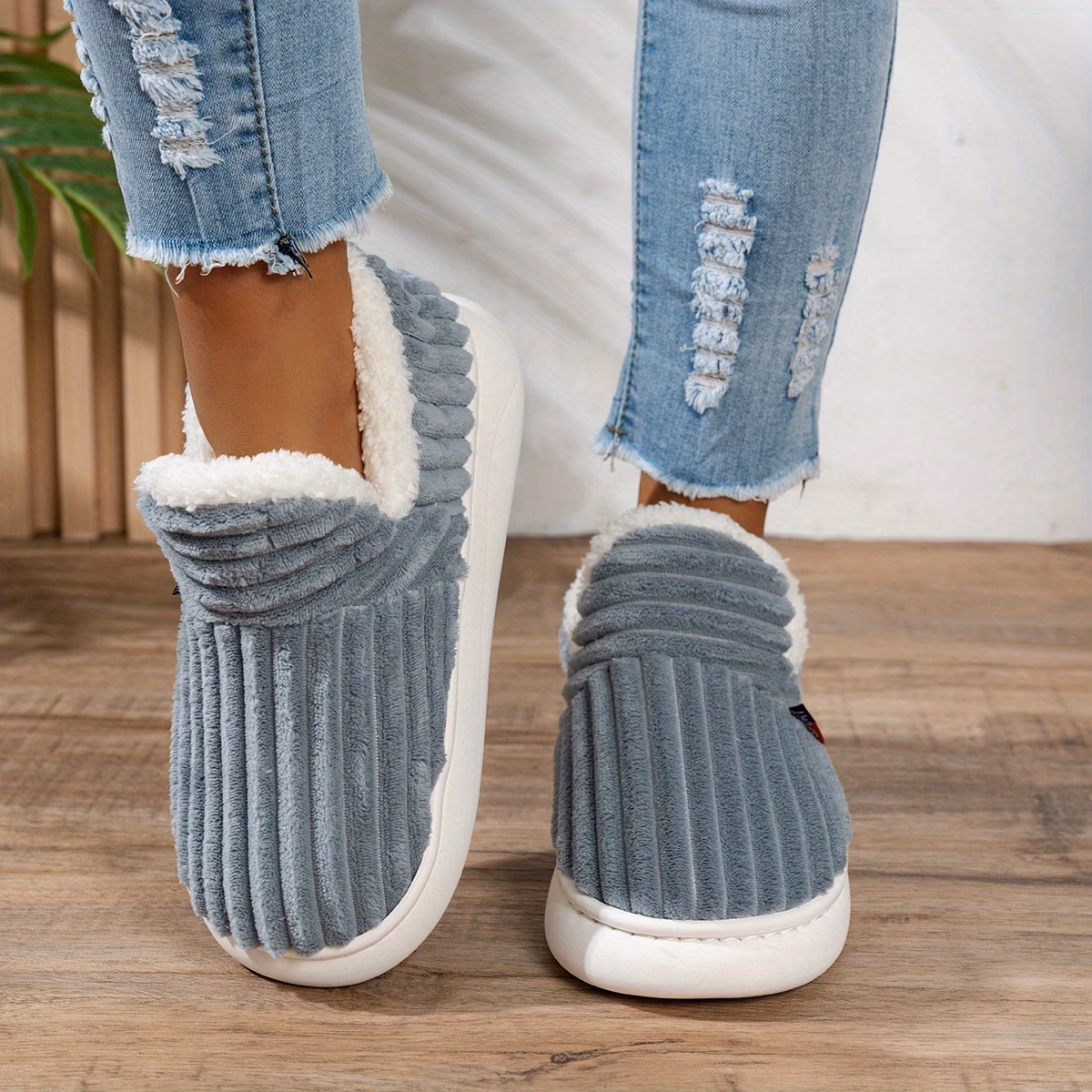 chaussures dintérieur dhiver pour femmes à semelle épaisse et doublure en peluche, style nouveau transfrontalier, chaussons pour hommes avec talon, chaussures pour femmes Détails du produit 4