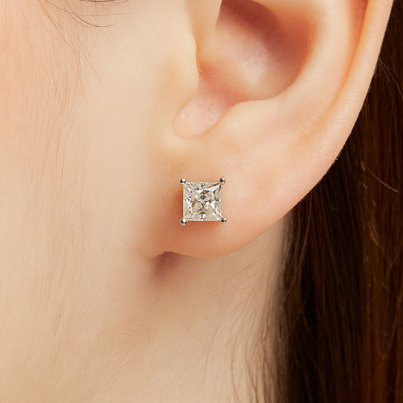 0.5/1 Carat Stunning Princess-Cut Moissanite Earrings