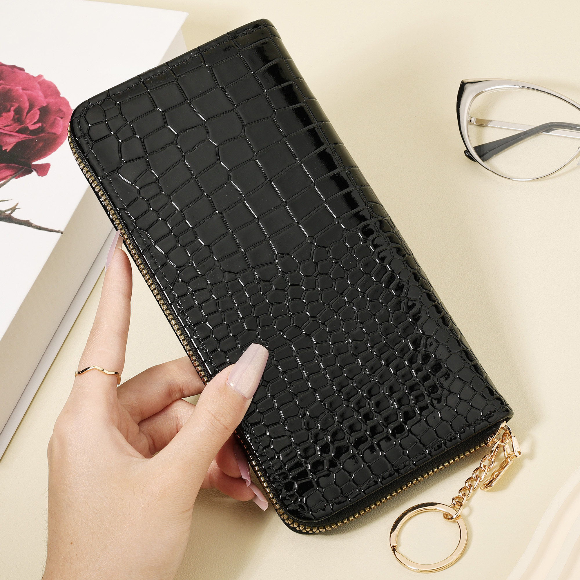 TEMU Nouveau Portefeuille Long Tendance pour Femme avec Détail Lettre, d'un Porte-clés Chaîne Élégant, Portefeuille Tendance à Multiples Fentes pour
