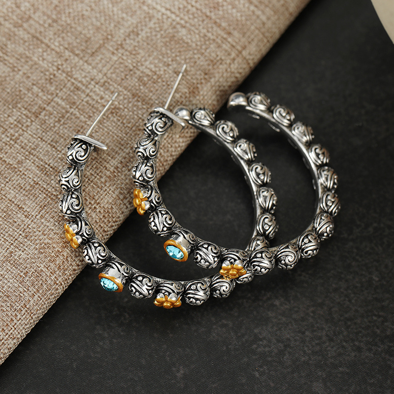 Women's Two-Tone Vintage Flower Pattern Earrings