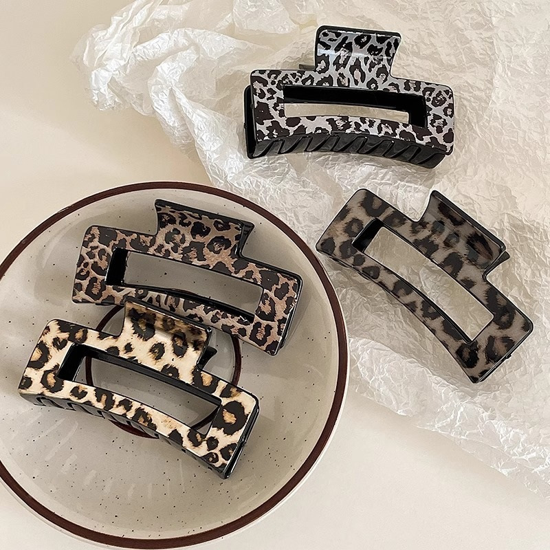 

4pcs Chic Leopard Print Hair Claw Clips - Medium, Non-slip Acrylic Grip For & Long Hair - Vintage Y2k Style, Ideal For , Valentine's Day Accessory