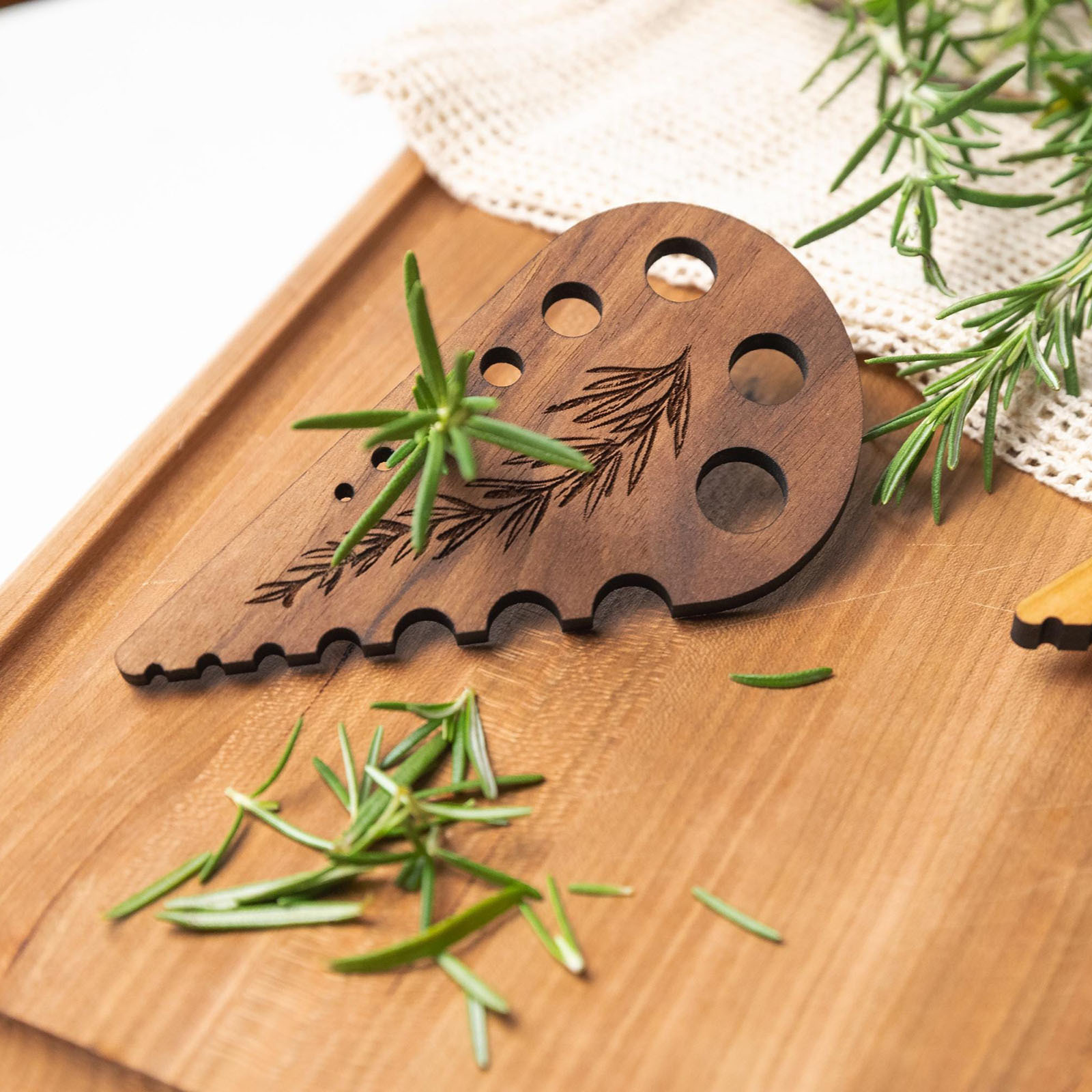 2D Flat Printing, Not 3D, Home Kitchen Cooking Gadget, Wooden Craft, Multi-hole Vegetable Root, Stem, and Leaf Remover, 2D Flat