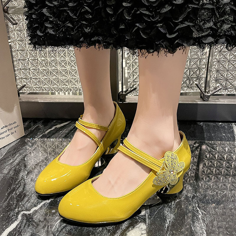 yellow shoe sold on Temu United States