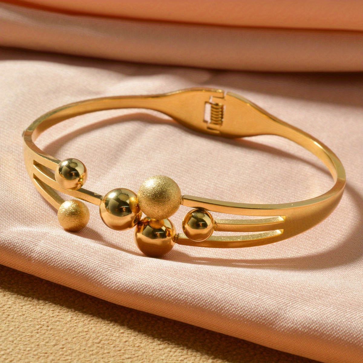 A Unique Design Stainless Steel Bracelet Featuring a Vintage Geometric Round Ball, Suitable for Everyday Wear for Both Men And Women