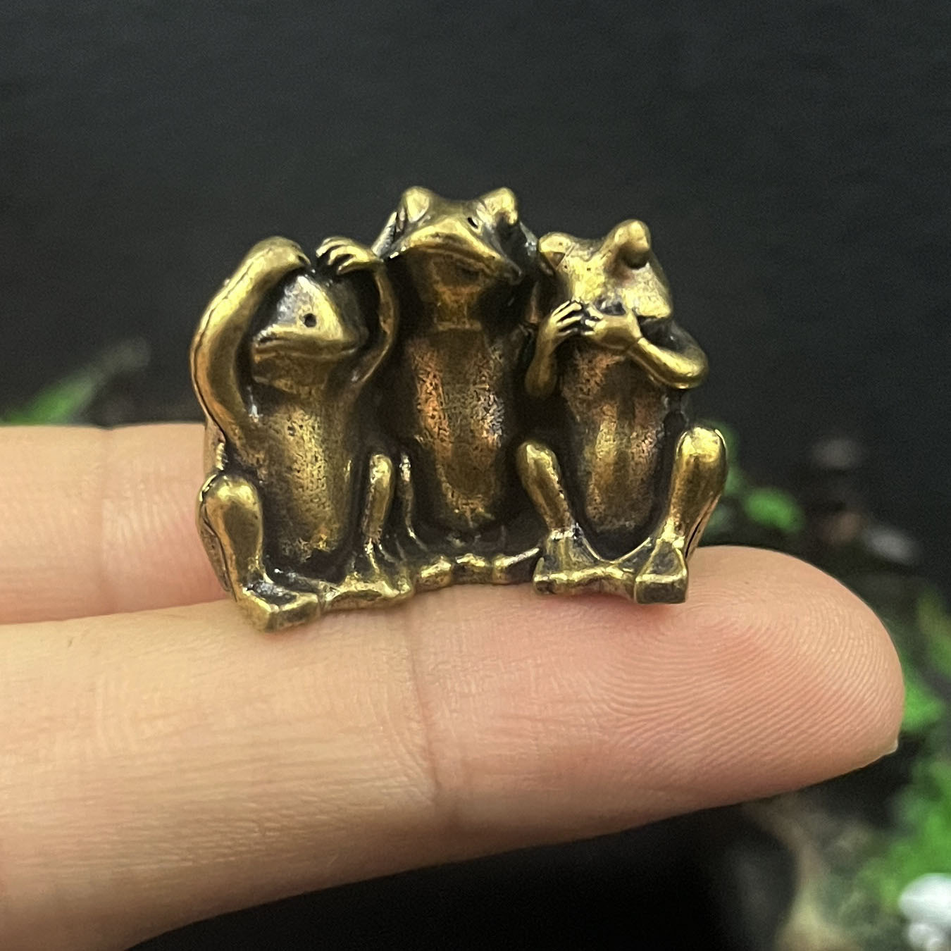 Image of Collectible Figurines ，3pcs Brass Frog Figurines - Cute Sitting Frogs Statue, Pets For Desk Decor Suitable For Office, Living Room, Christmas & Decoration - Ideal Gift For Frog Lovers (collectible)