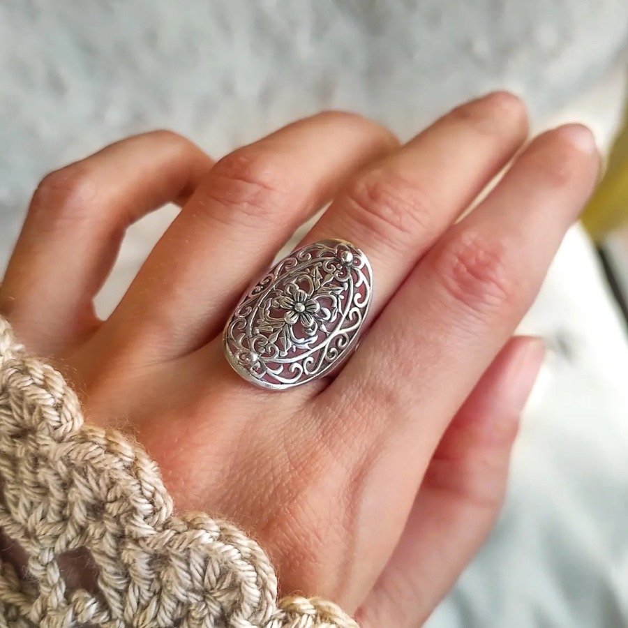 TEMU Vintage Inspired Silvery Hollow Floral Vine Carved Oval Statement Ring For Women Elegant Lightweight Fashion Jewelry Gift Accessory For Wedding
