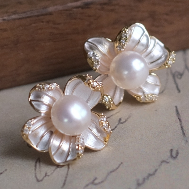 Image of Exquisite Elegant Inlay Synthetic Zirconia Shell Flower Earrings For Women Daily Parties Vacations Earrings Fashion Wedding Jewelry