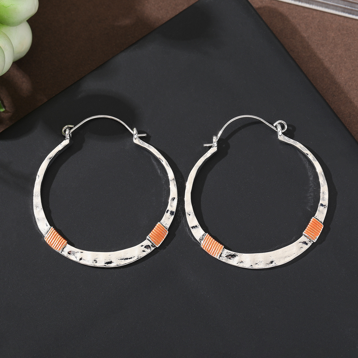 Image of Vintage Minimalist Texture Hoop Earrings For Women, Versatile For Casual, Vacation, Banquet, And Party Occasions