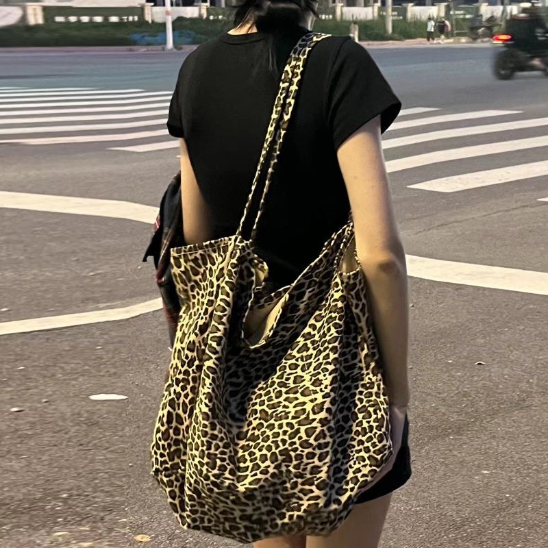 Image of Leopard Commuter Handbag, Large Capacity Short Distance Fabric Shoulder Bag
