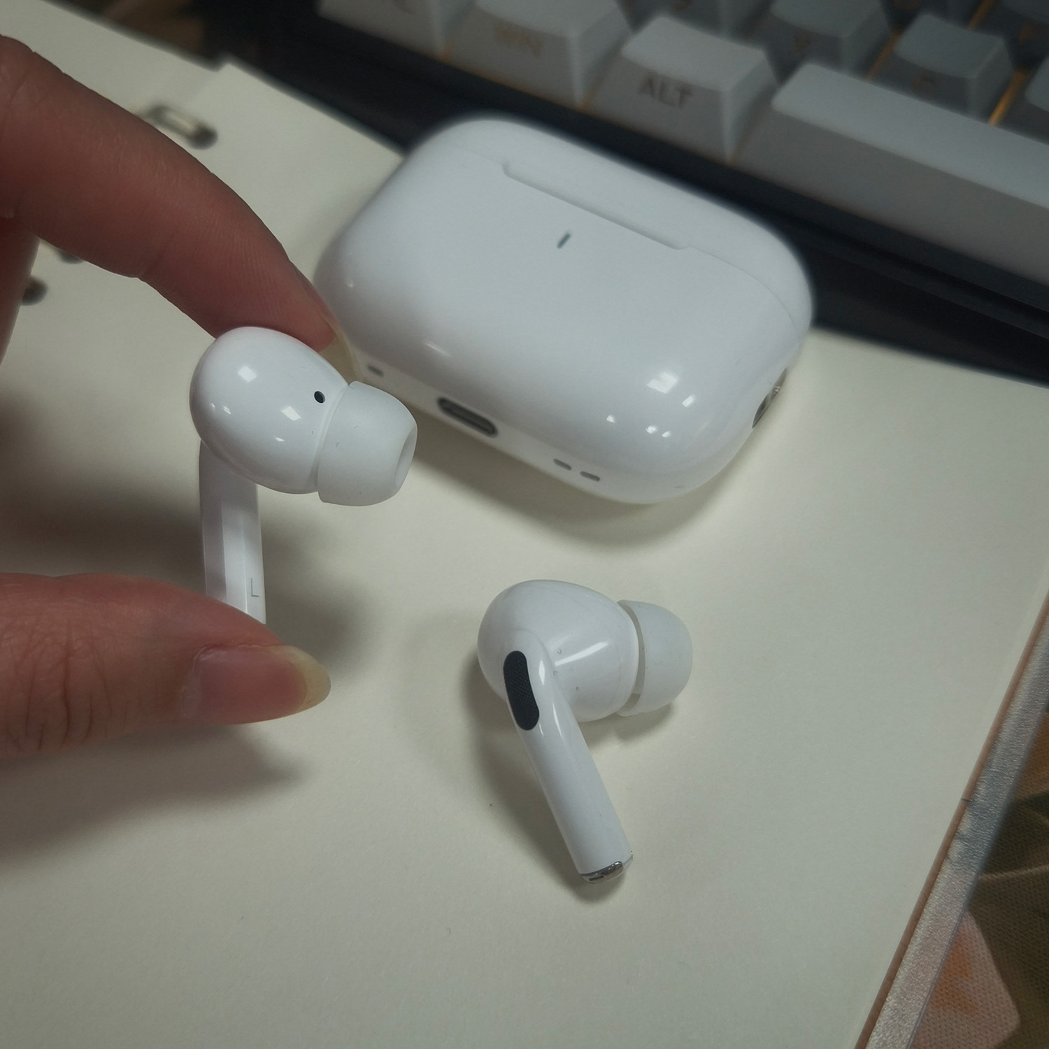 Image of Wireless In-ear Headphones - Long - Sports Headphones - Business Use - Portable - For Gaming, Fitness, Running