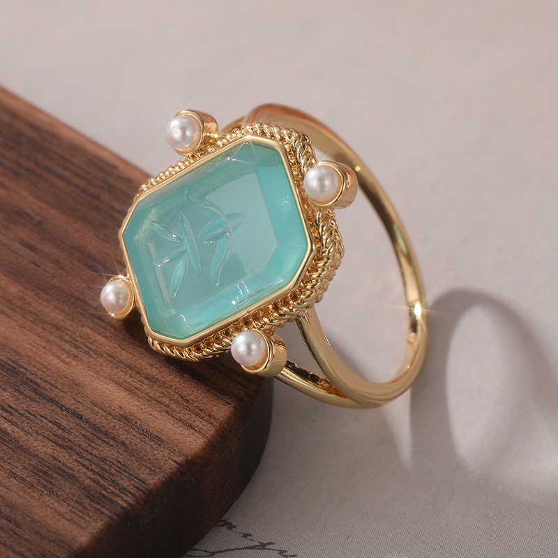 טבעת קריסטלה בעבודת יד, אלגנטית ונצחית לנשים - בהולד