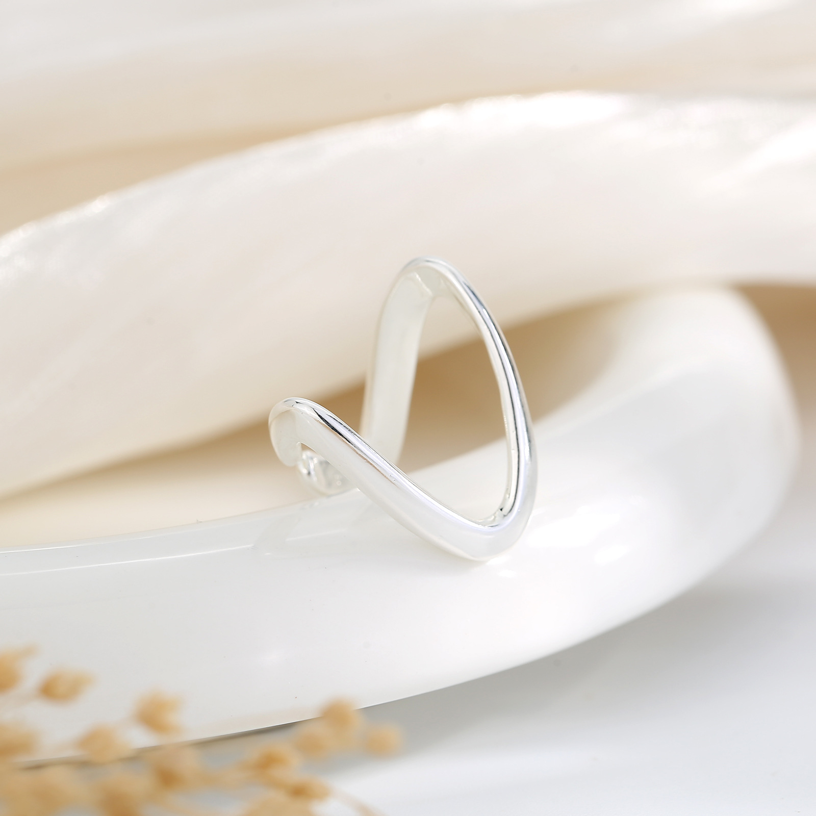 Women's Minimalist V-Shaped Geometric Line Ring, Adjustable Gift
