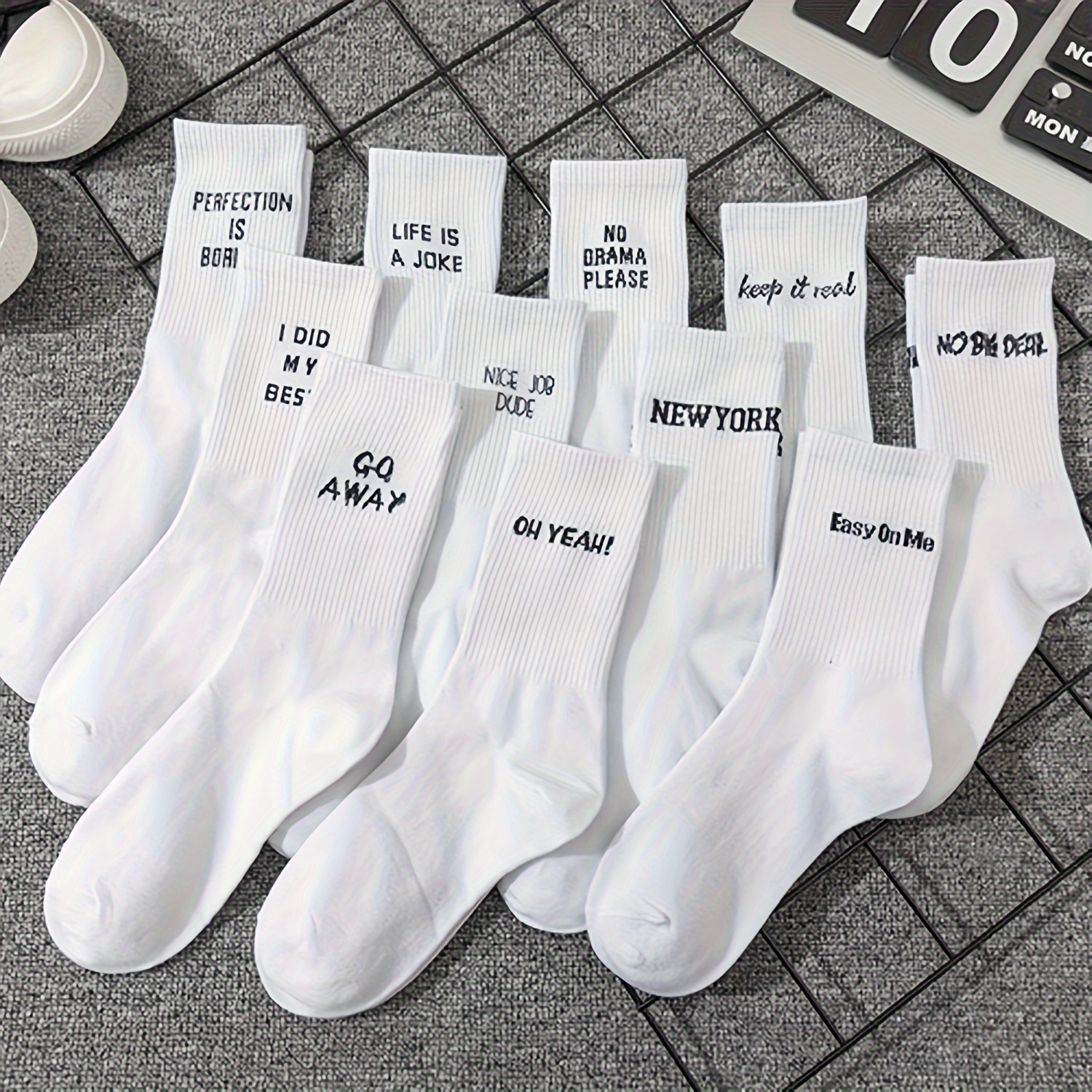 

5/10 Double Letter Patterned Sports Socks, Unisex Hip-hop Mid-calf Basketball Socks, Autumn Women's Stockings And Socks.