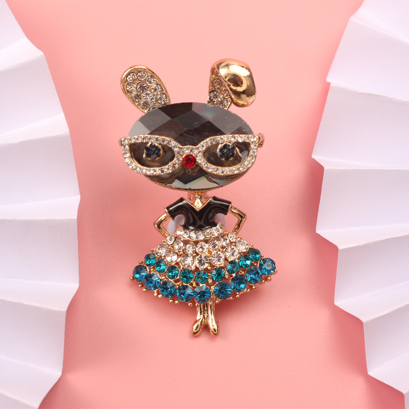 

Women Girls Fashion Animal Pins And Brooches, Diamond-cut , Scarves, Jackets, Bags Graduation Day, Easter, Valentine's Day Gifts For Teachers, , And