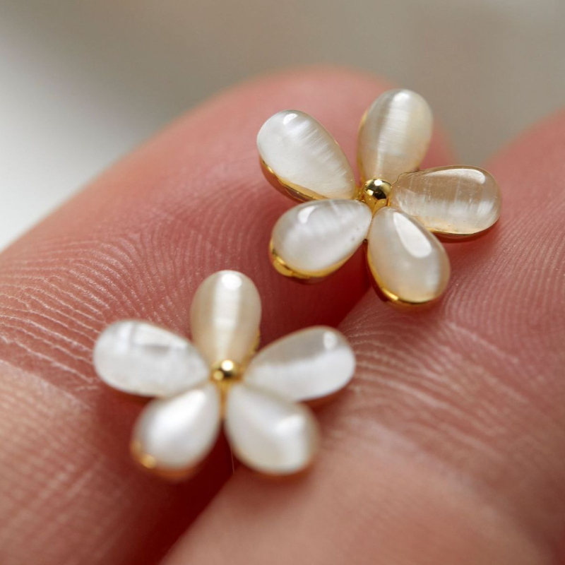 E-shop Elegante, niedliche Einfassung, synthetische Mondstein-Blumen-Ohrstecker für Damen, , Freizeit, Party, , Frühlingsohrringe, Erweiterungen