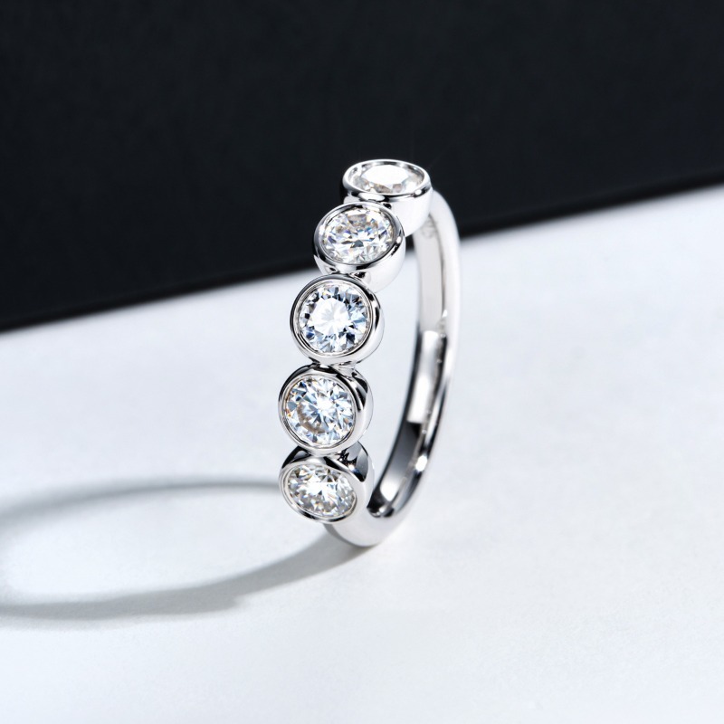 925 Silver Moissanite Classic Circular Ring, Elegant Design