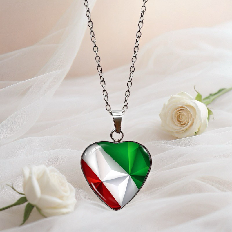1 Unique Abstract Geometric "italian Flag Polyhedral Heart-shaped Glass Dome Pendant Necklace - Italian Patriotic Style Jewelry, Suitable For Collectors Who Love Europe And Have