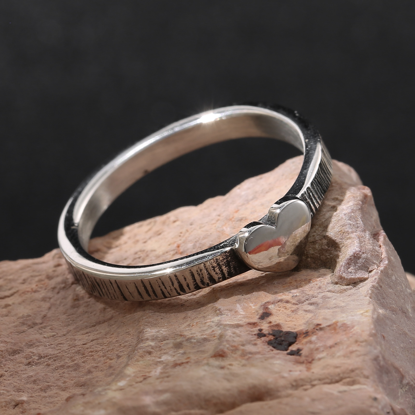 Image of 1pc 304l Stainless Vertical Stripe Ring Minimalist Couple Men' S Ring Men' S Ring Ring Gift Minimalist Style 304l Stainless Steel Jewelry