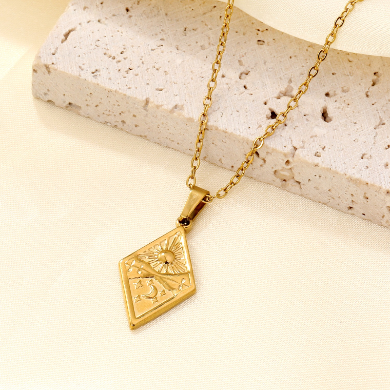 Women's Vintage Artistic Square Pendant Necklace