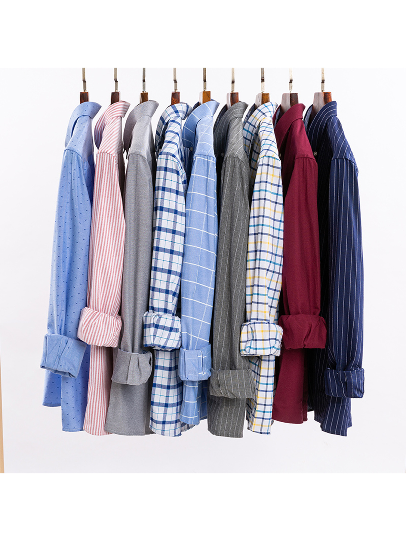 A Set of Three Pure Long-Sleeve Oxford Shirts with Embroidered Pockets on The Chest, Essential for Business Casual Outings, Suitable for Various Occasions, Available in Multiple Styles