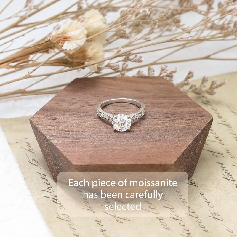 Women's S925 Sterling Silver Round Moissanite Engagement Ring
