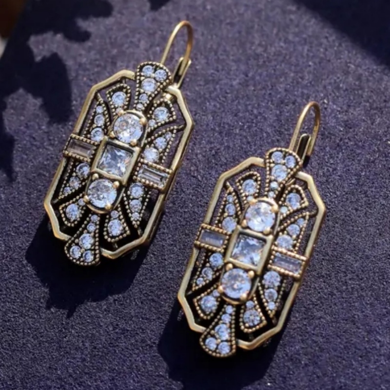 Women's Elegant Light-Luxury Earrings with Hollow Frames