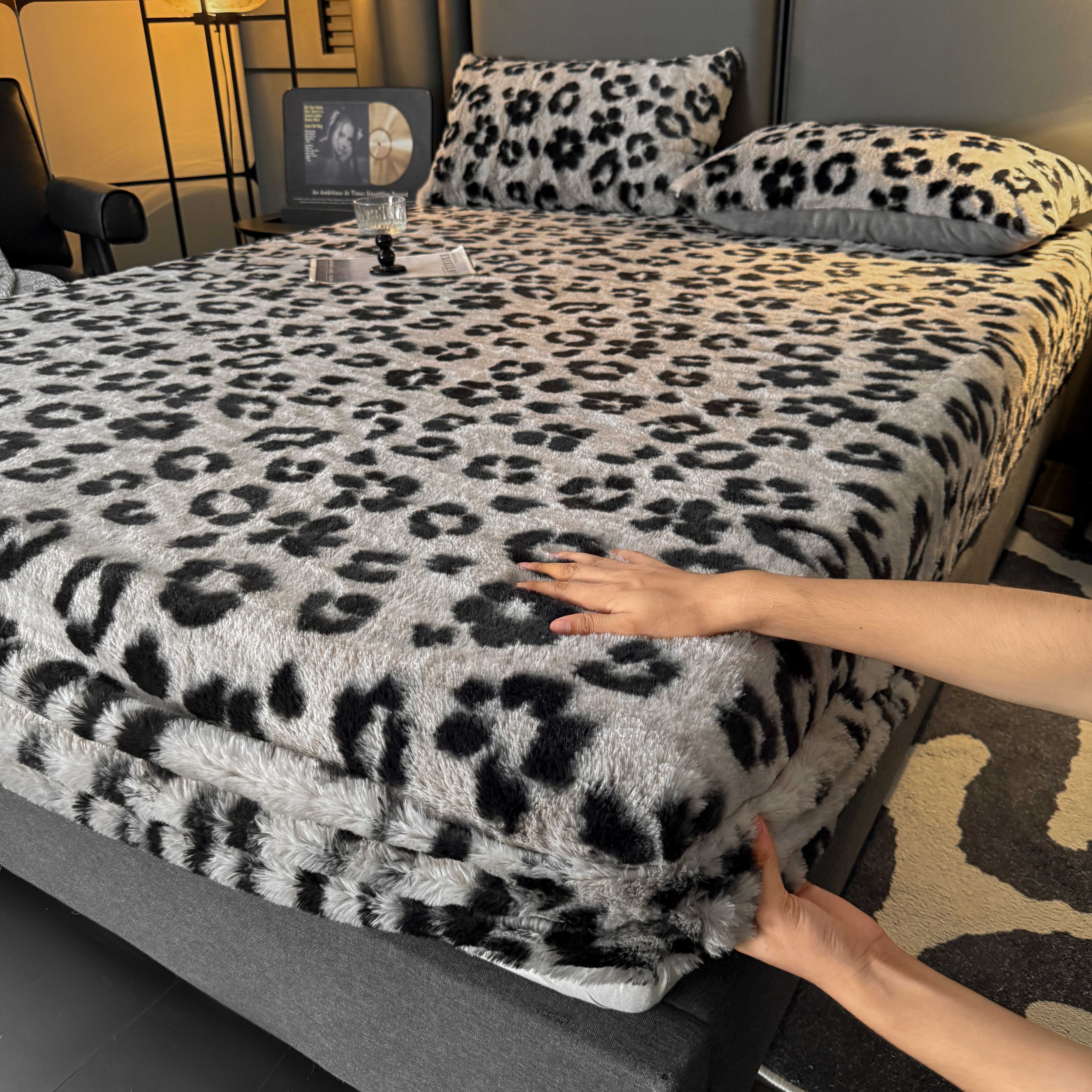 TEMU 1pc Melard Style Thickened Leopard Print Fitted Sheet (pillowcases Not Included), Thick Milk Velvet Fabric, 10 Inch Deep Pocket, Anti-slip And