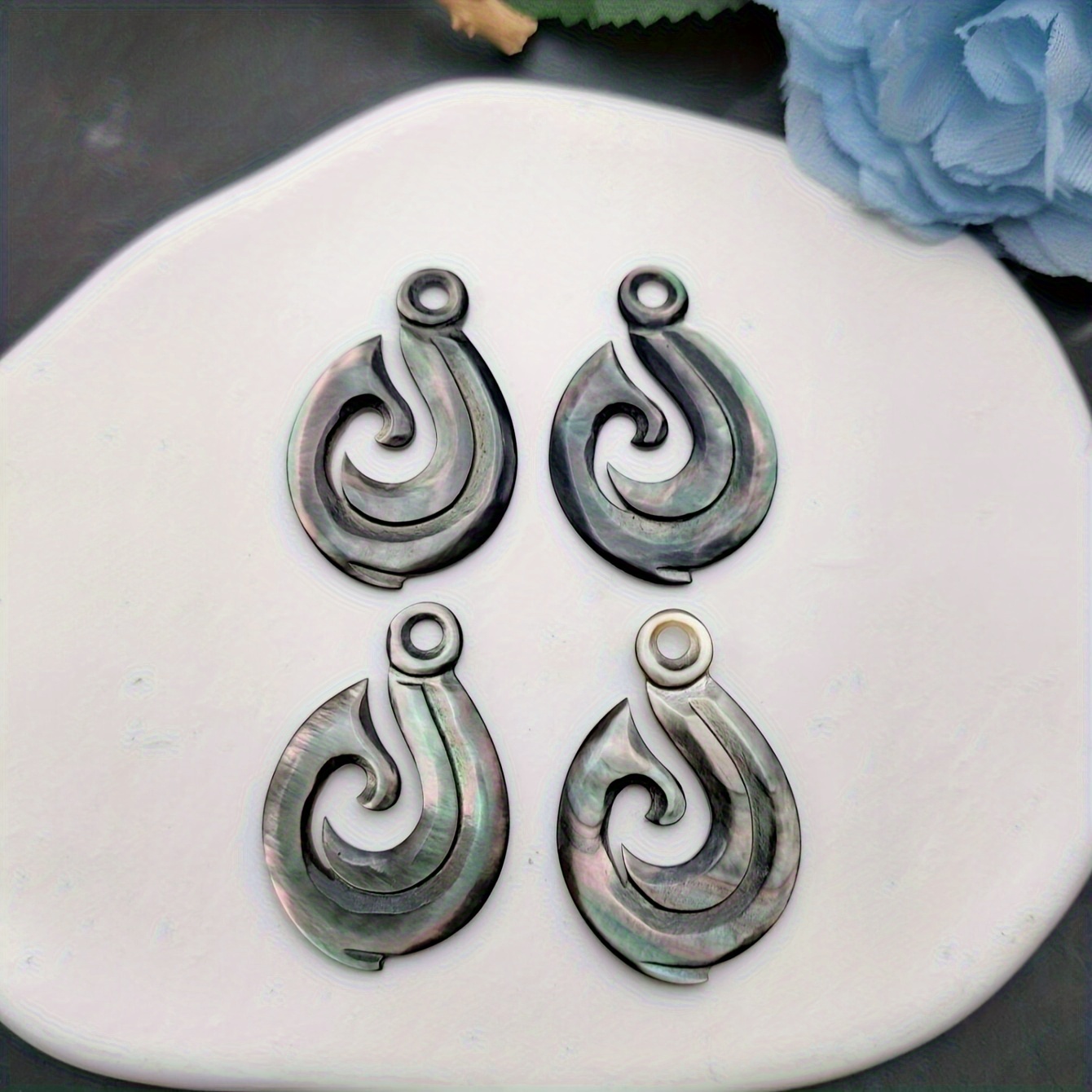TEMU Lot de 4 pendentifs hameçon en noir naturel - Ornement sculpté en de style hawaïen, adapté pour le bricolage, la création , perles hawaïennes