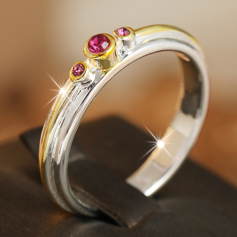 Retro Dual-Color Line Design Ring with Red Zirconia